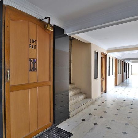 Ānand Spot On Hotel Decent מראה חיצוני תמונה