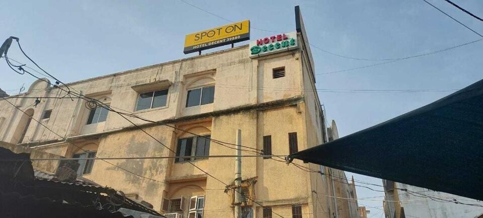 Ānand Spot On Hotel Decent מראה חיצוני תמונה