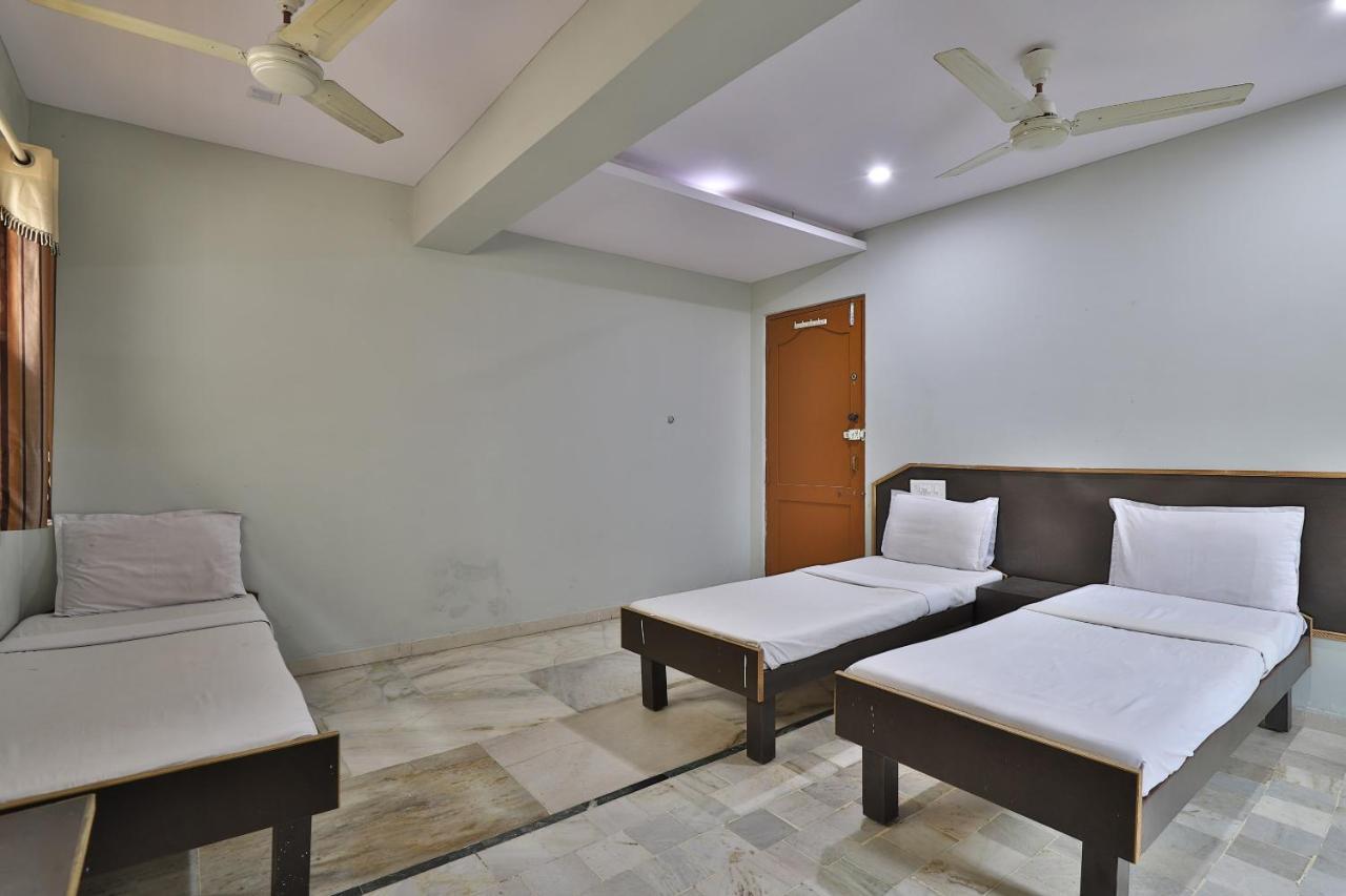 Ānand Spot On Hotel Decent מראה חיצוני תמונה