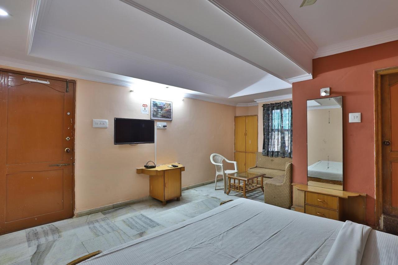 Ānand Spot On Hotel Decent מראה חיצוני תמונה