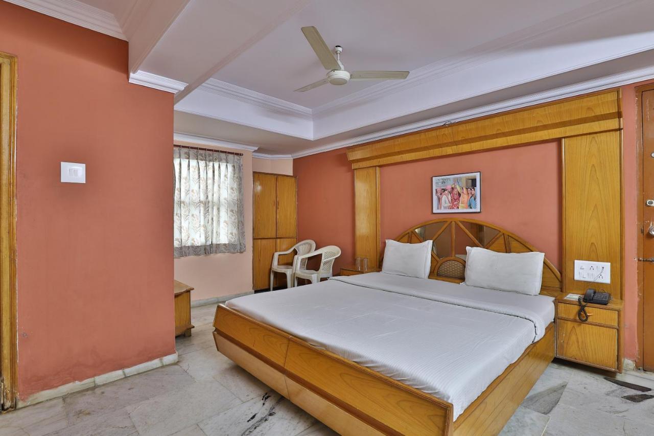 Ānand Spot On Hotel Decent מראה חיצוני תמונה