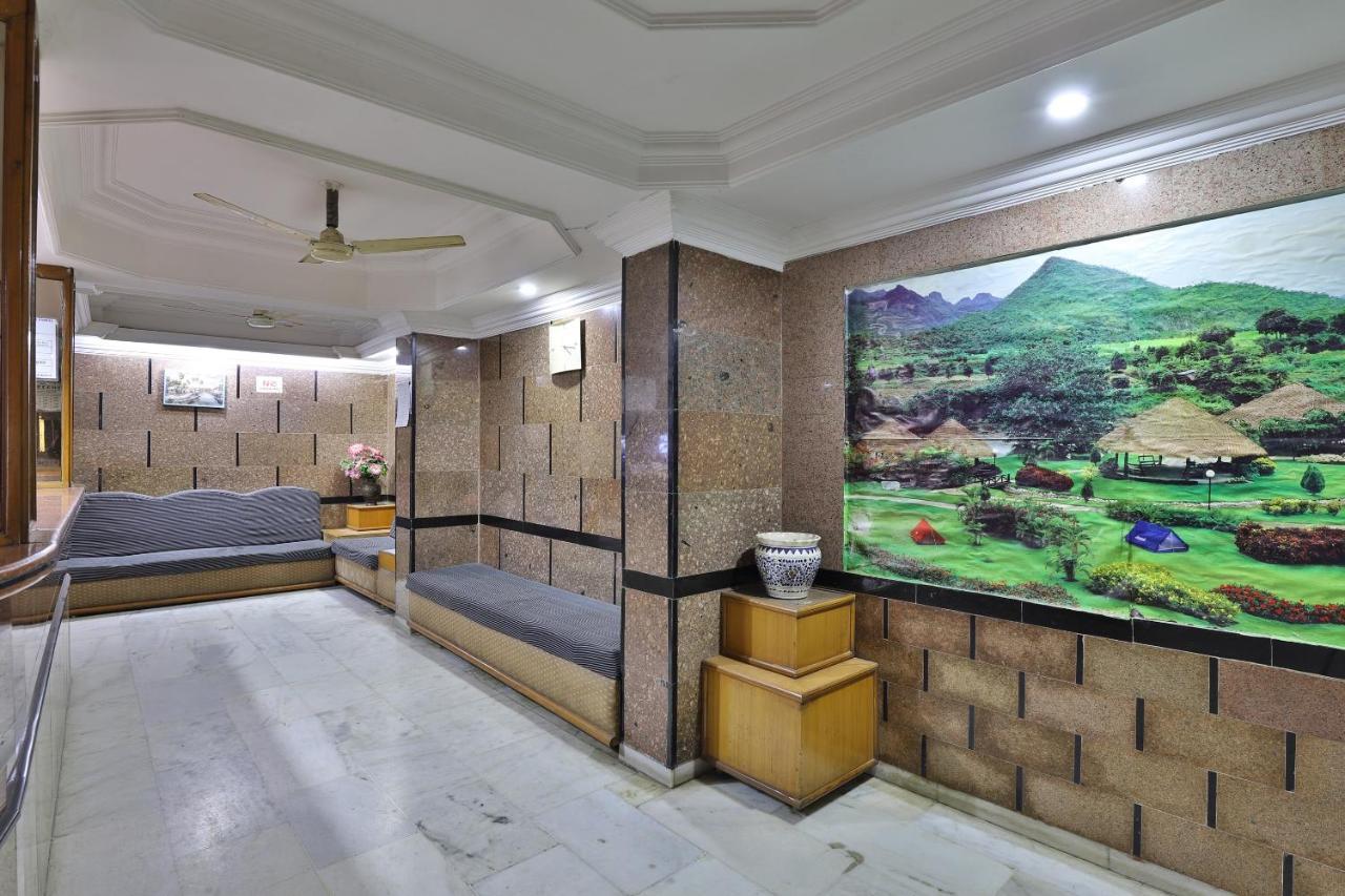 Ānand Spot On Hotel Decent מראה חיצוני תמונה