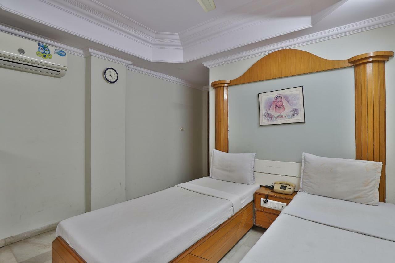 Ānand Spot On Hotel Decent מראה חיצוני תמונה