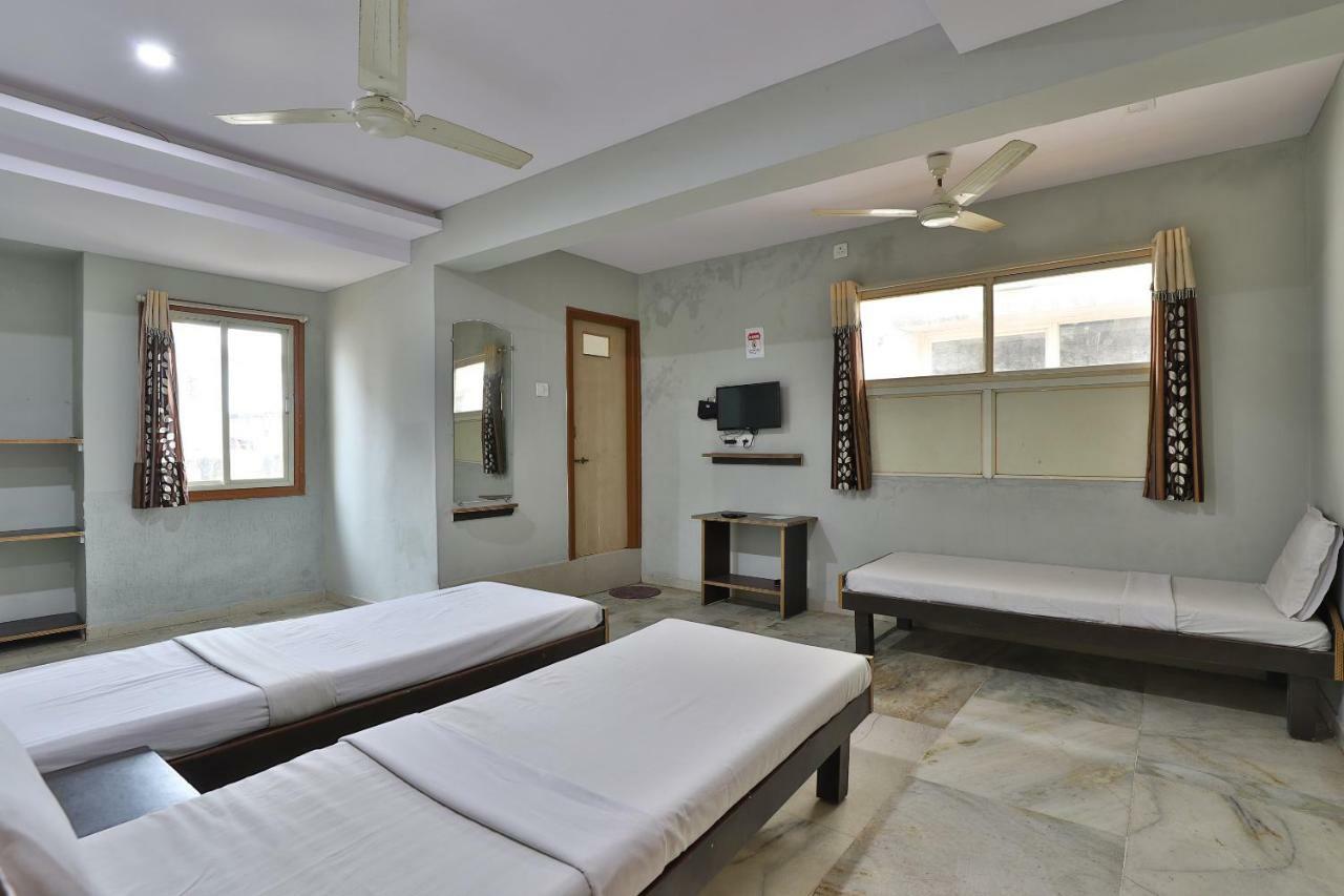 Ānand Spot On Hotel Decent מראה חיצוני תמונה