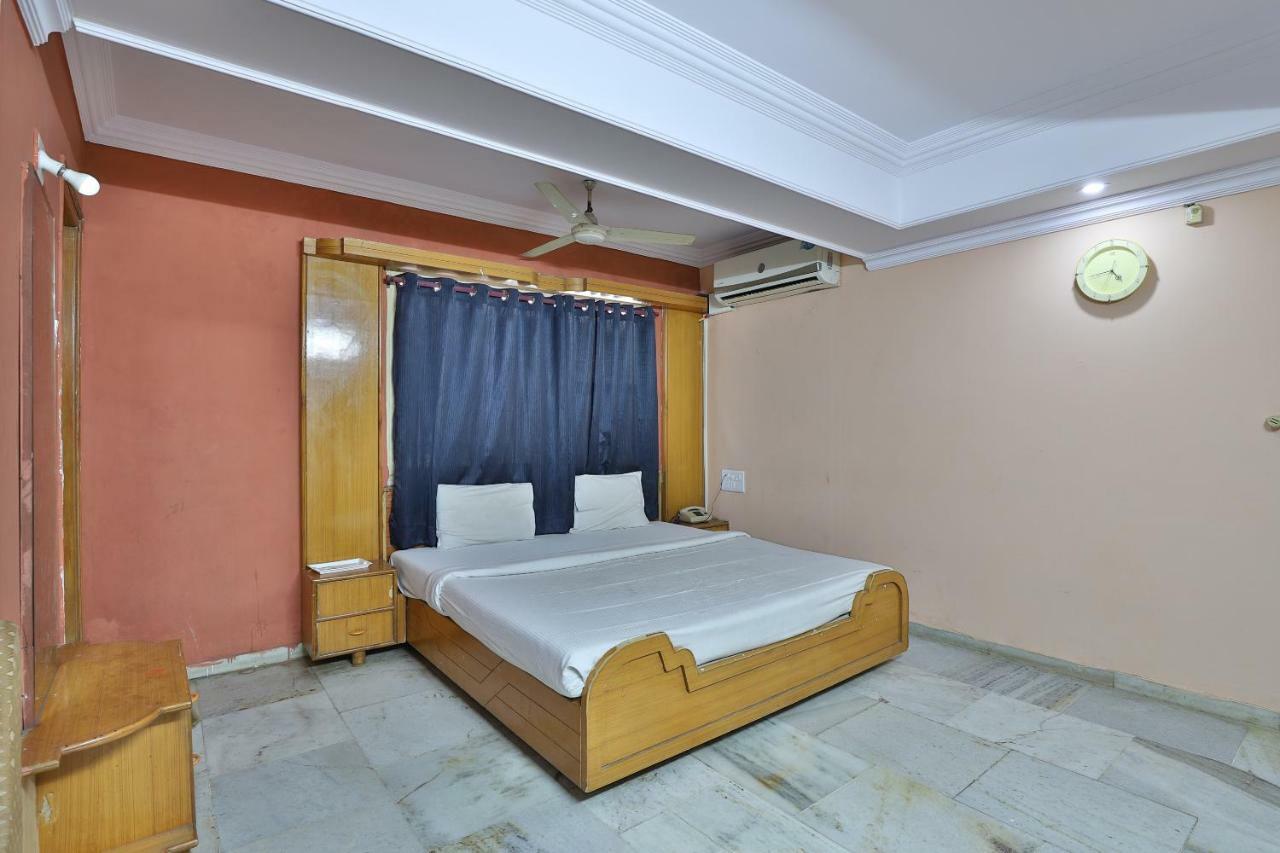 Ānand Spot On Hotel Decent מראה חיצוני תמונה
